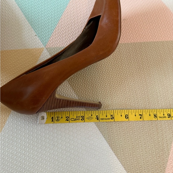 Banana Republic Tan Leather Heels Size 10 - Picture 5 of 6